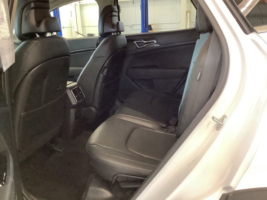Certified 2024 Kia Sportage EX AWD/4WD image 13