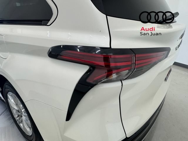 Used 2021 Toyota Sienna Limited FWD image 12
