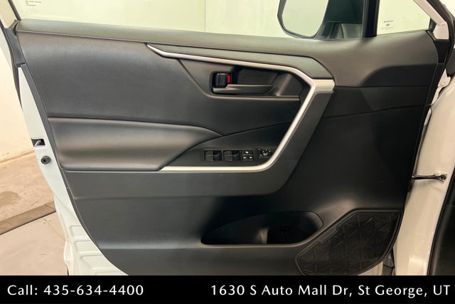 Used 2022 Toyota RAV4 LE AWD/4WD image 14