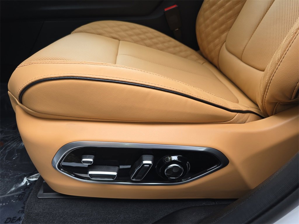 New 2025 Jeep Grand Cherokee Summit w/ Luxury Tech Group V image 30