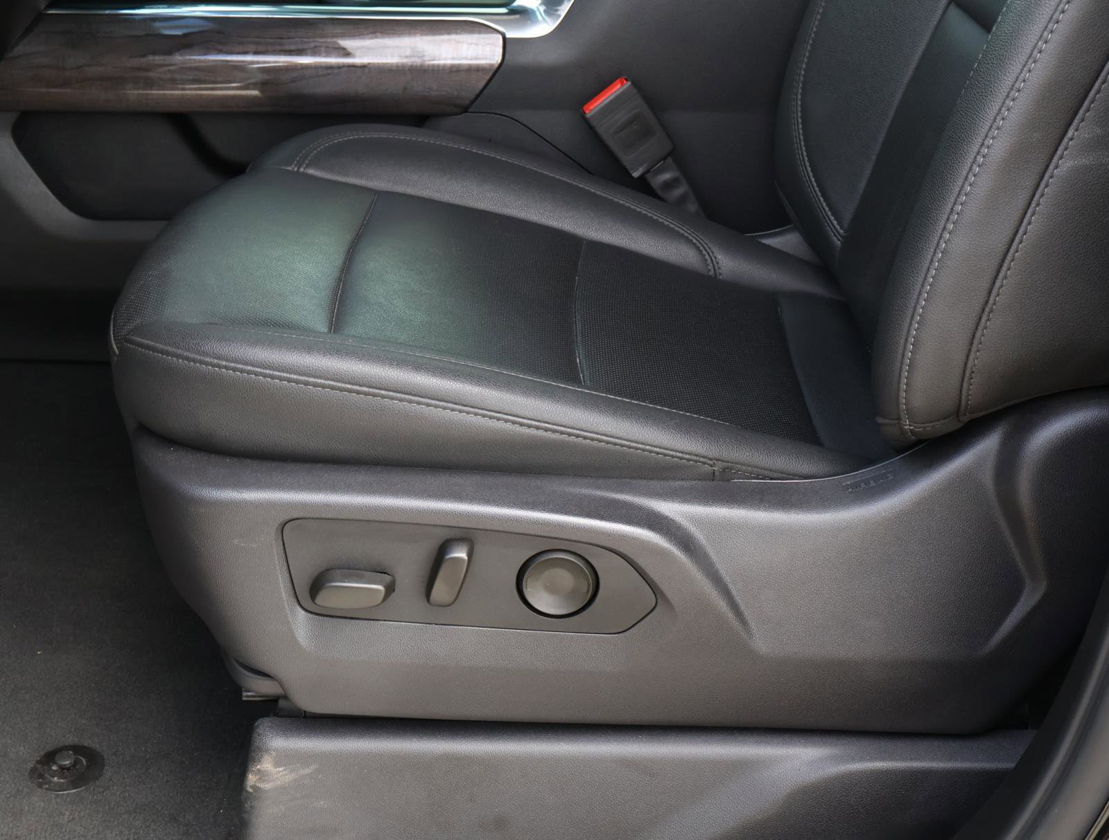 Used 2025 Chevrolet Silverado 3500 LTZ w/ LTZ Texas Edition image 16