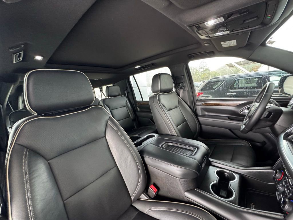 Used 2021 Chevrolet Suburban Premier w/ Premium Package RWD image 19