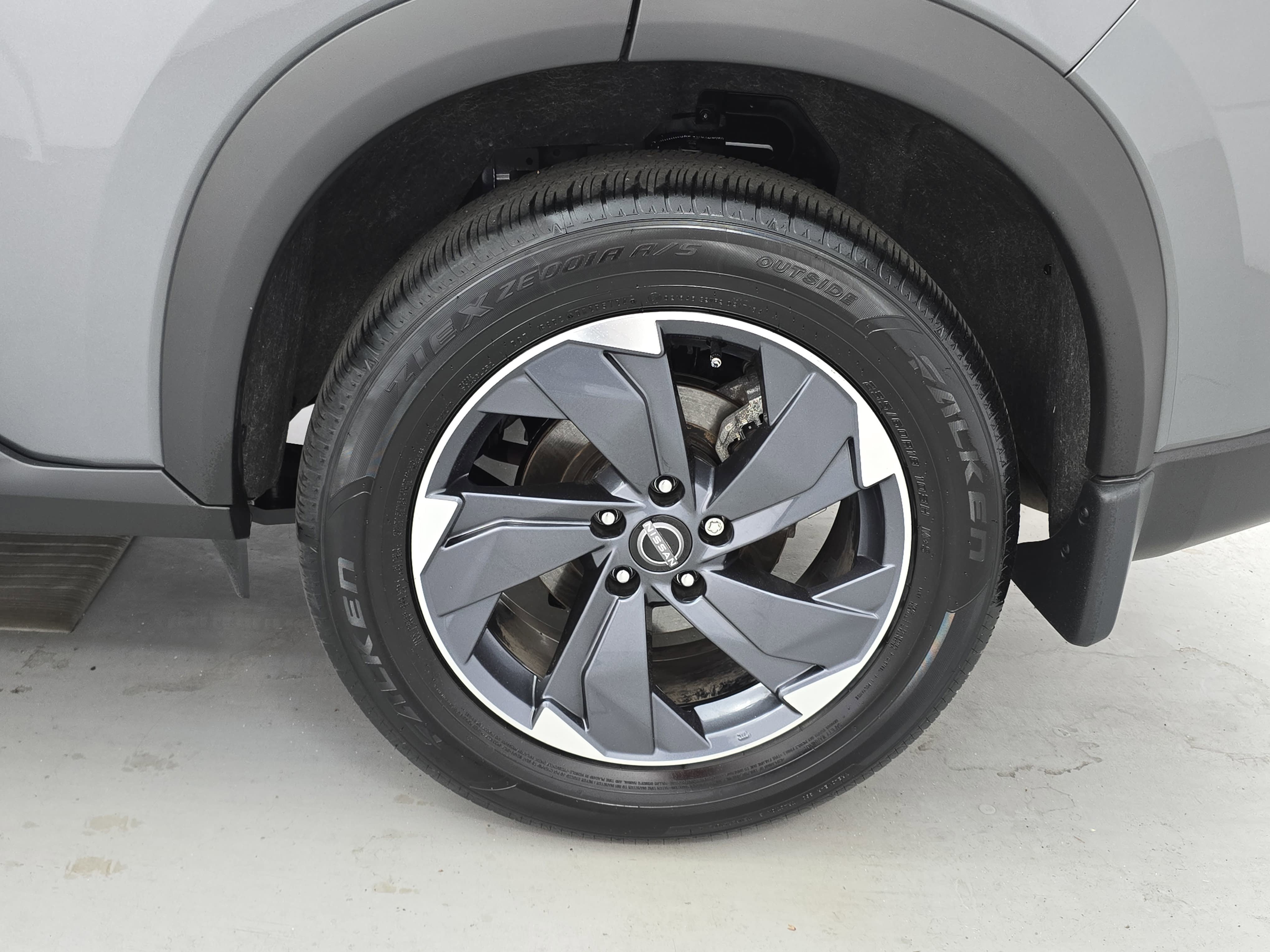 Certified 2025 Nissan Rogue SV FWD image 32
