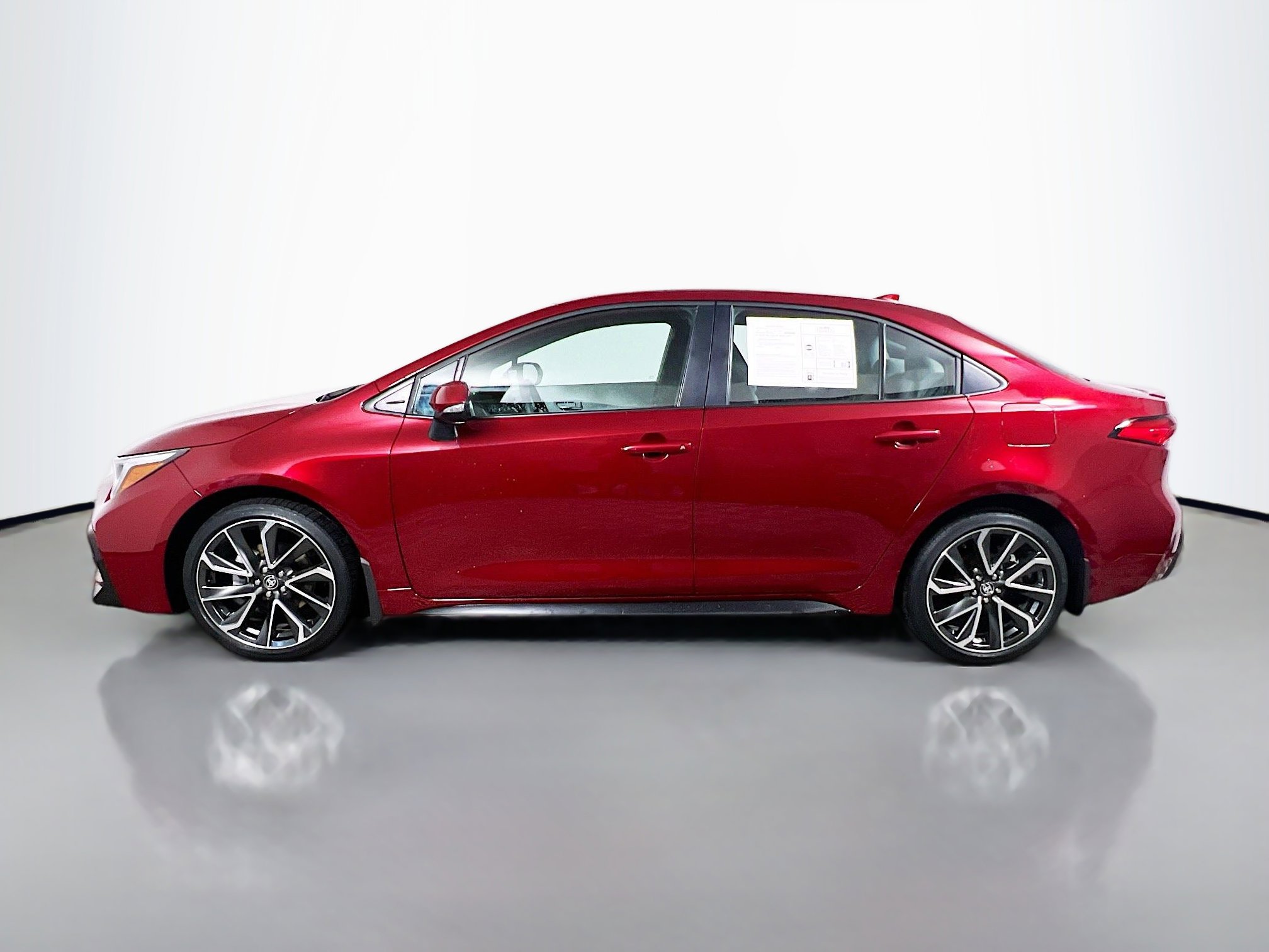 Used 2025 Toyota Corolla SE image 9