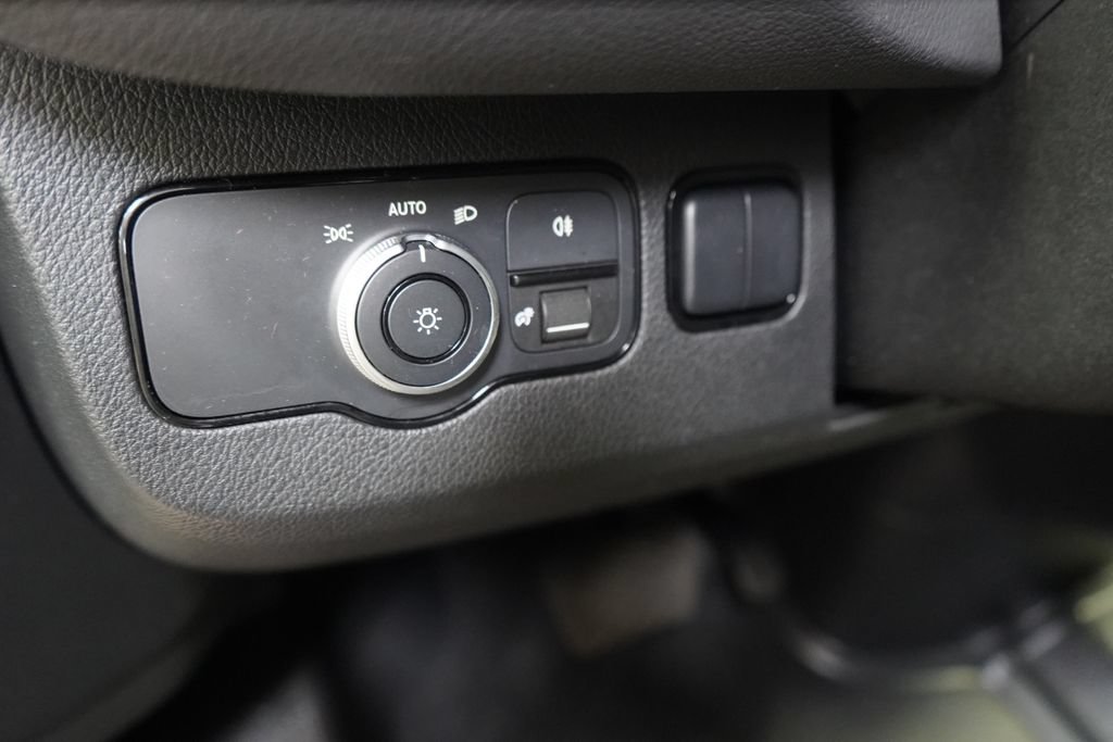 Used 2025 Mercedes-Benz Sprinter 2500 image 35