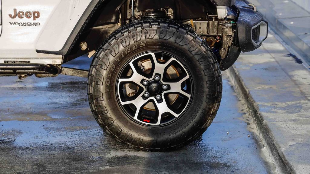 Used 2019 Jeep Wrangler Unlimited Sahara AWD/4WD image 11