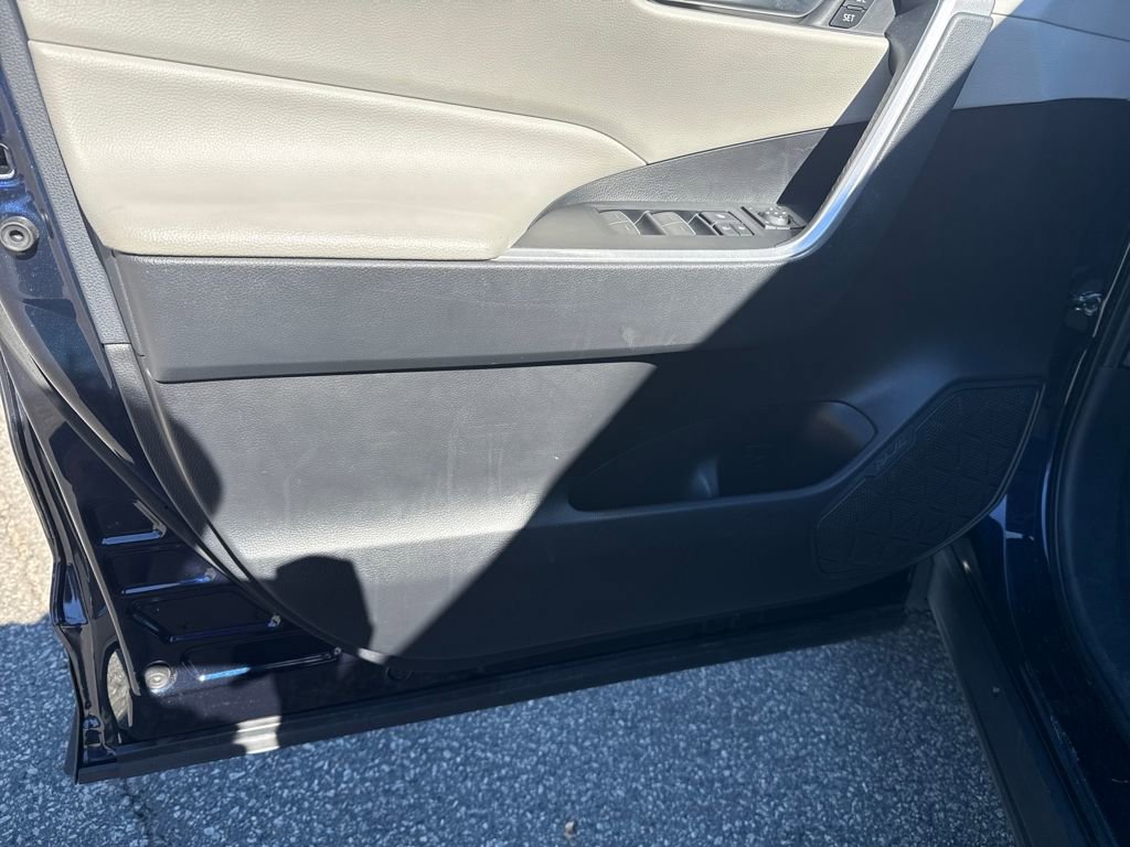 Used 2023 Toyota RAV4 XLE Premium image 11