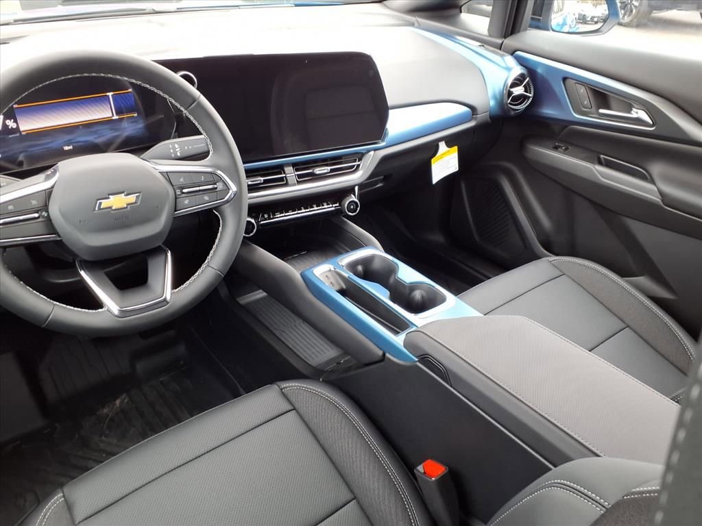 New 2026 Chevrolet Equinox EV LT w/ LPO, Blackout Package image 7