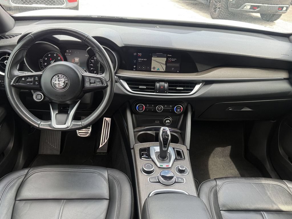 Used 2023 Alfa Romeo Stelvio Ti AWD/4WD image 14