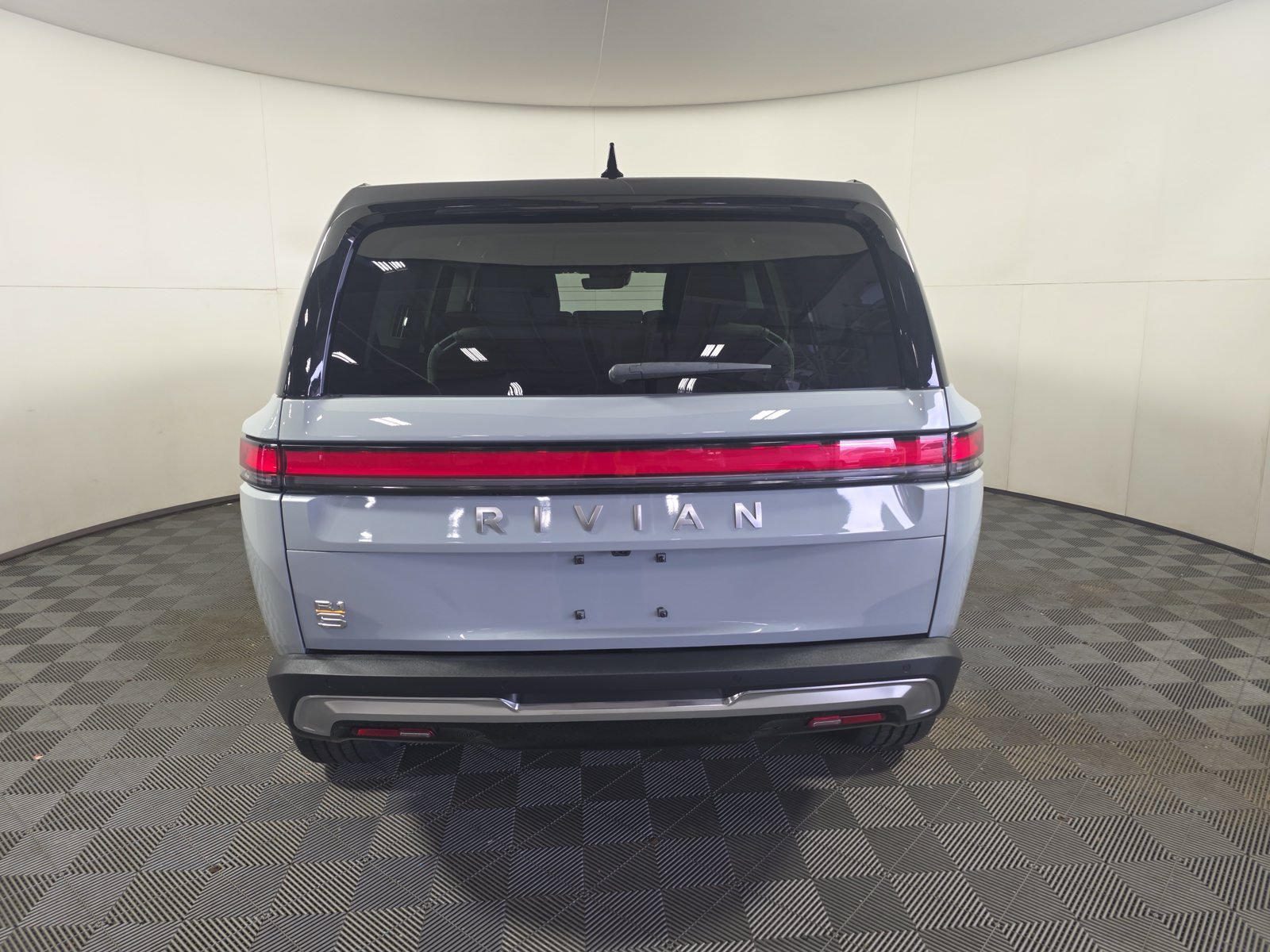 Used 2024 Rivian R1S Adventure Quad AWD/4WD image 38