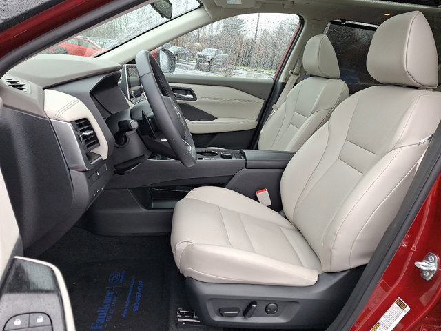 Used 2023 Nissan Rogue SV w/ SV Premium B Package image 14