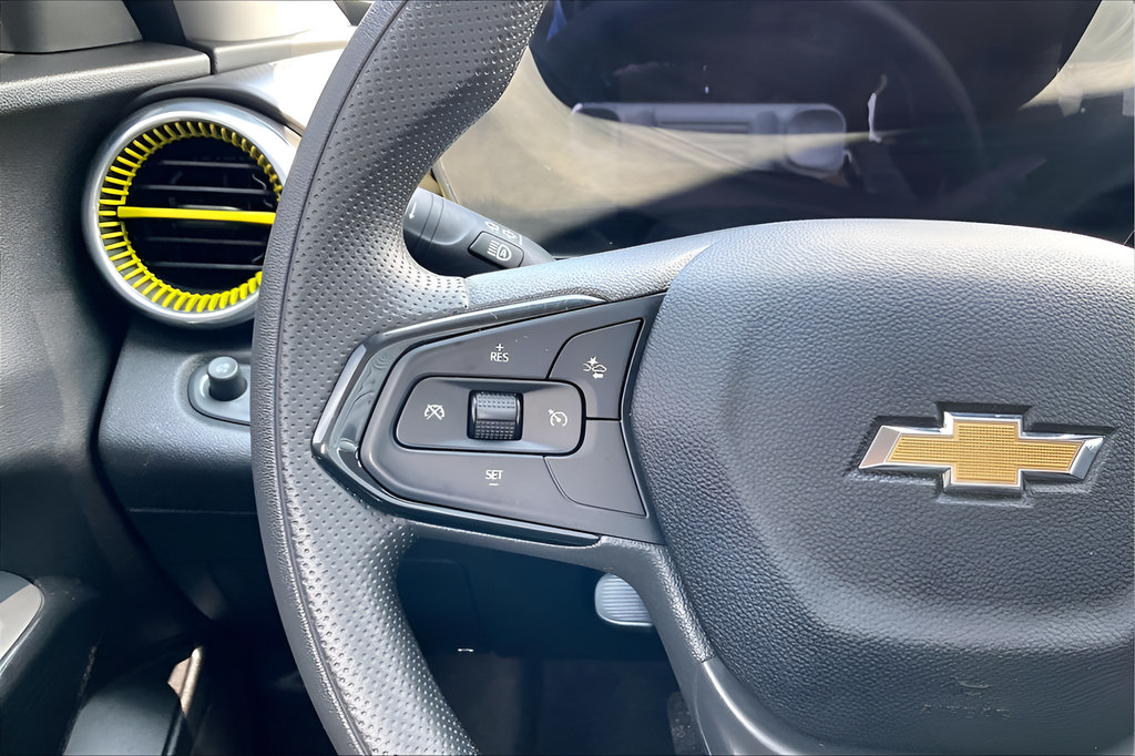 Used 2025 Chevrolet Trax LT FWD image 10