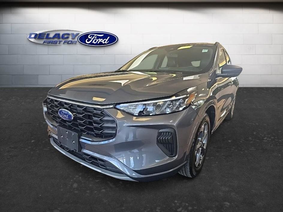 Used 2023 Ford Escape ST-Line w/ Tech Pack #1 AWD/4WD image 1