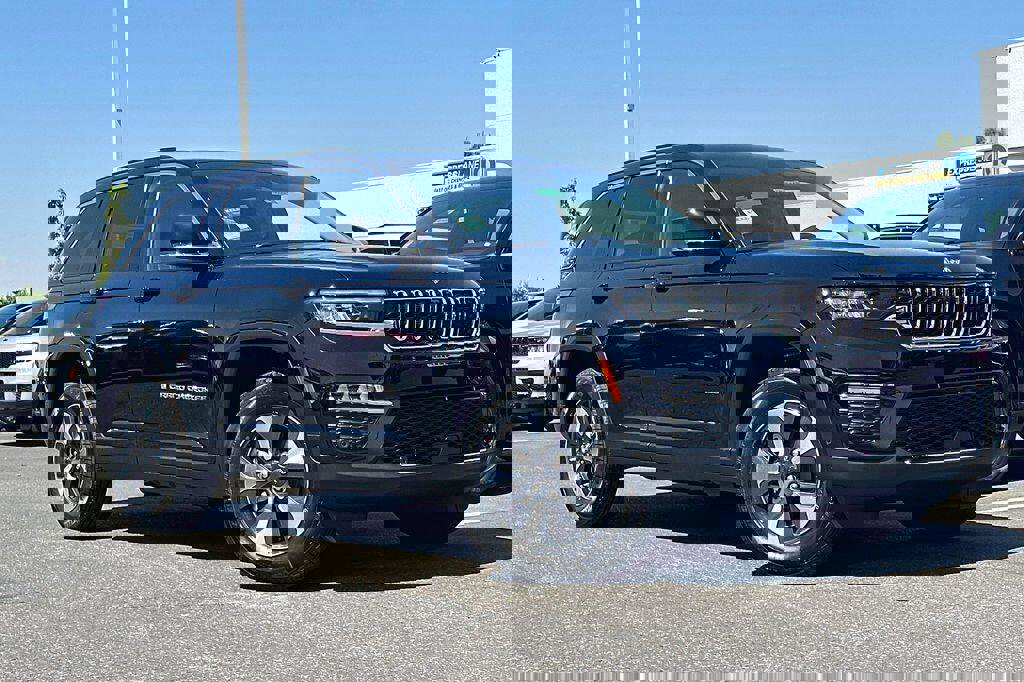 Used 2023 Jeep Grand Cherokee 4WD 4xe w/ Luxury Tech Group II image 2