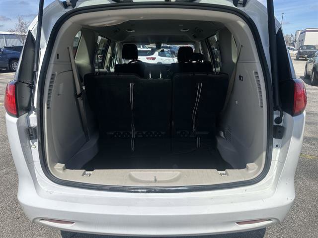 Used 2022 Chrysler Voyager LX FWD image 18