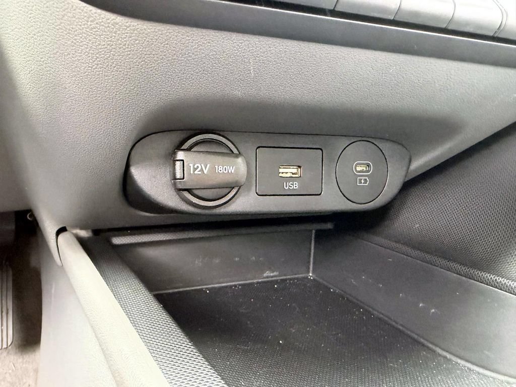 Certified 2024 Hyundai Elantra SE FWD image 35