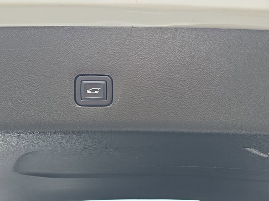 Used 2022 Chevrolet Traverse High Country image 17