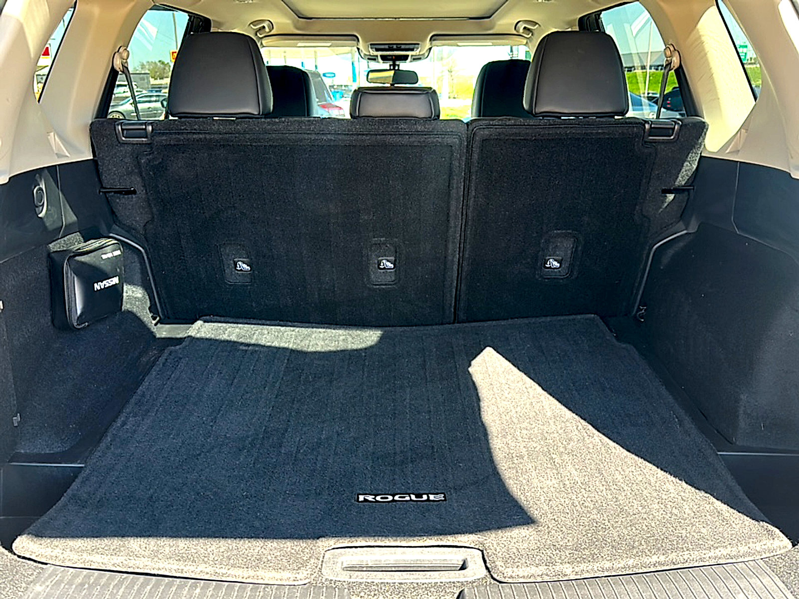 Used 2021 Nissan Rogue SV w/ Premium Package image 22