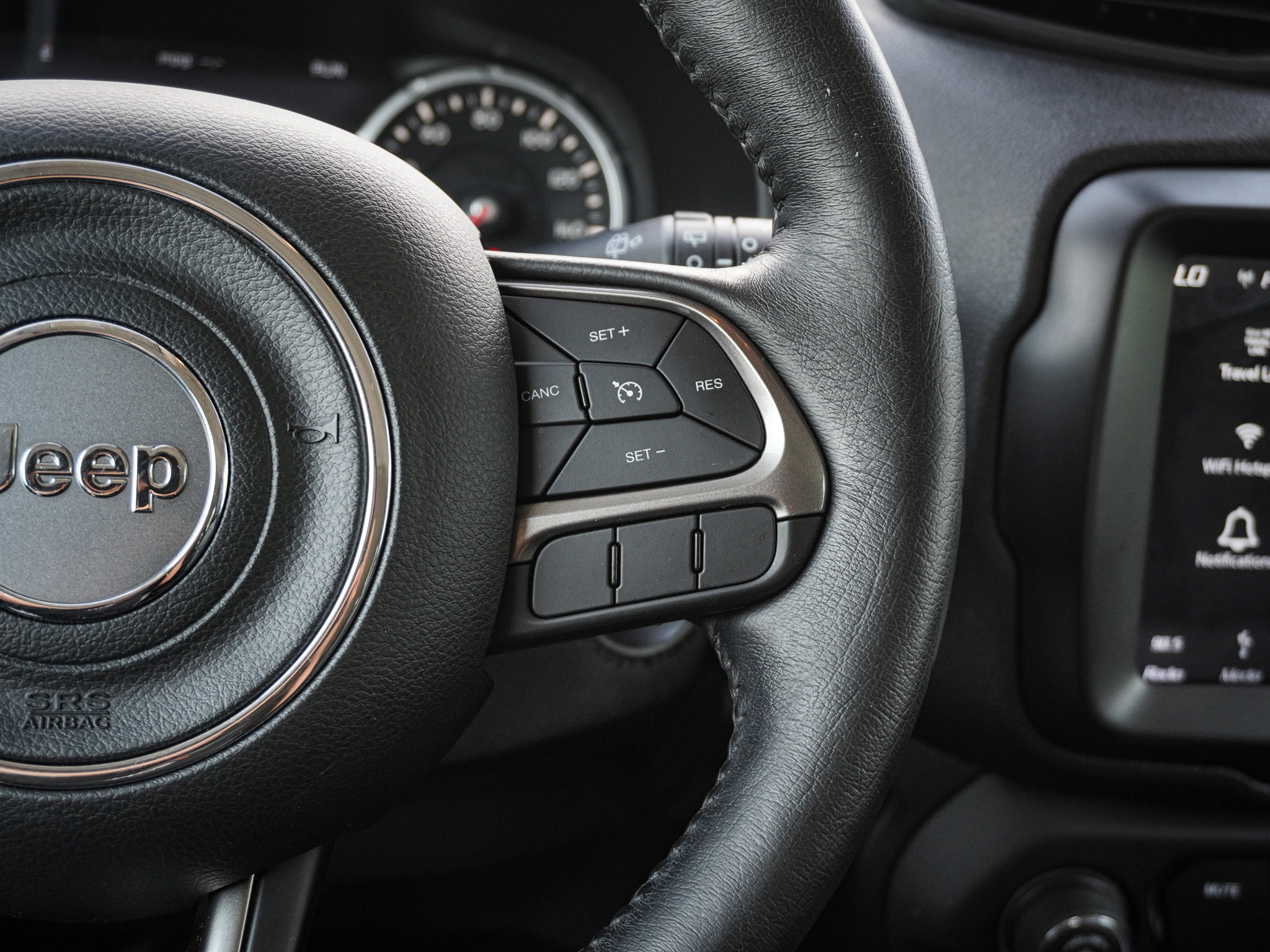 Used 2018 Jeep Renegade Limited w/ UConnect 8.4 Nav Group AWD/4WD image 20