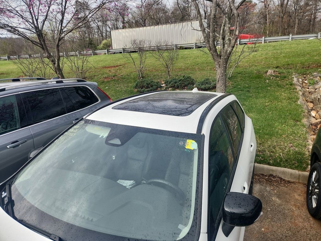 Certified 2025 Volvo XC60 B5 Plus image 3