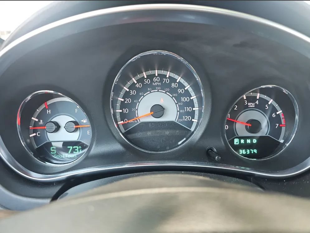 Used 2011 Chrysler 200 Limited FWD image 5