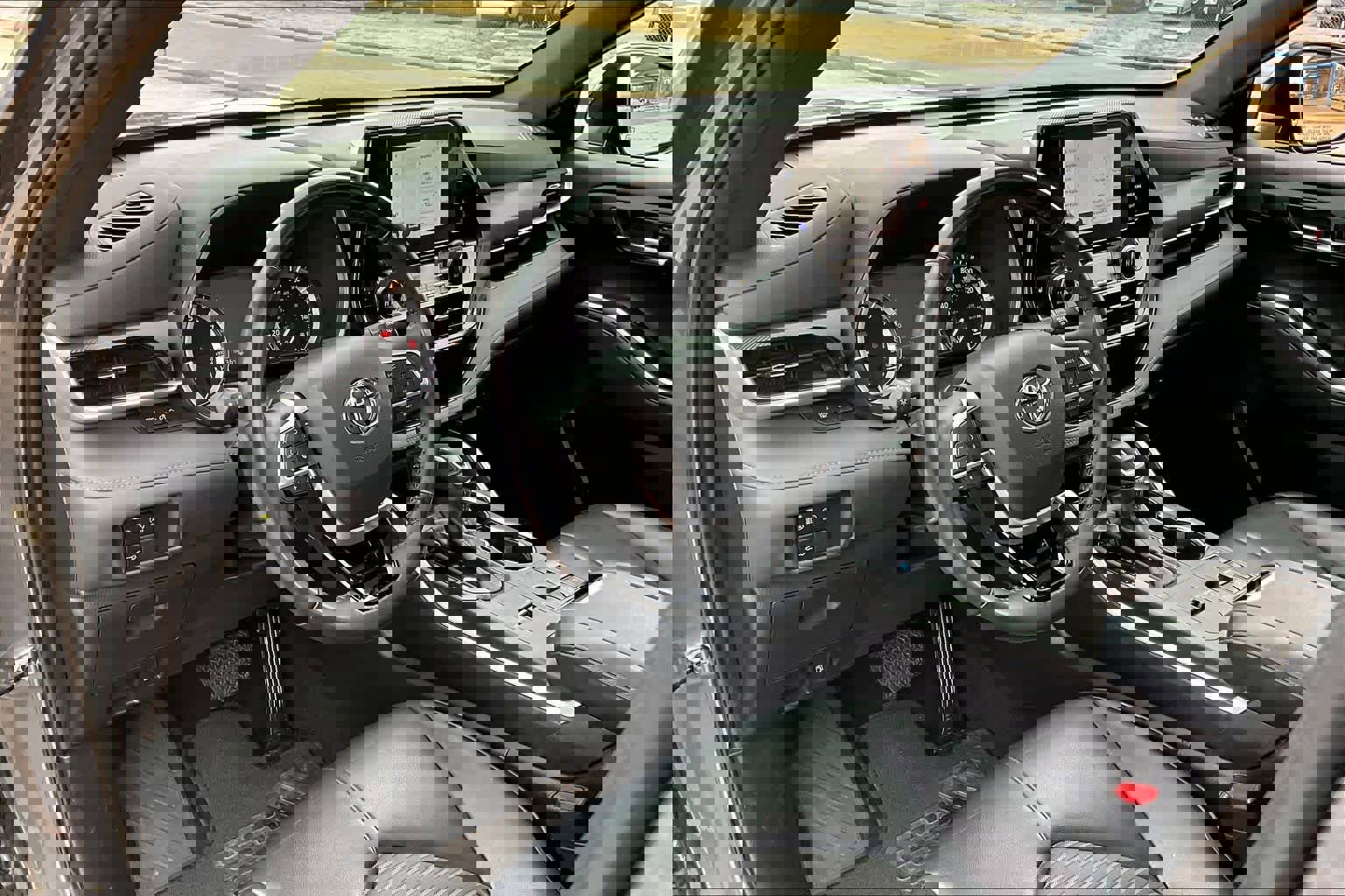 Used 2023 Toyota Highlander XSE image 18