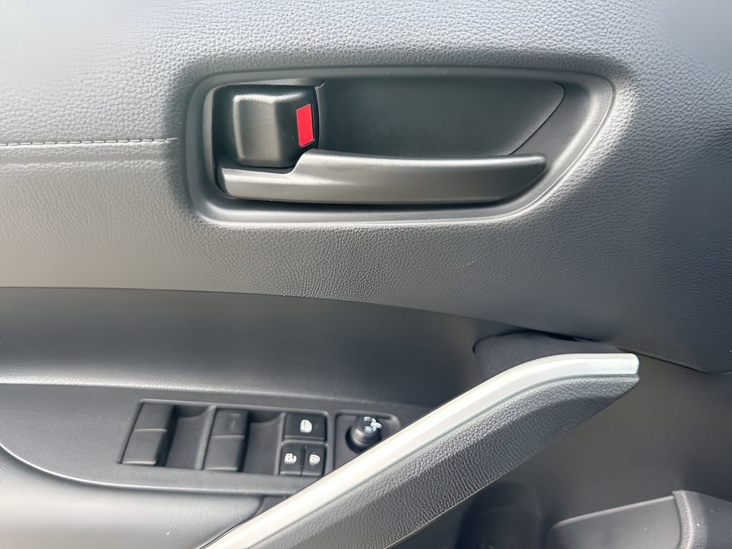 Used 2025 Toyota Corolla Cross LE image 23