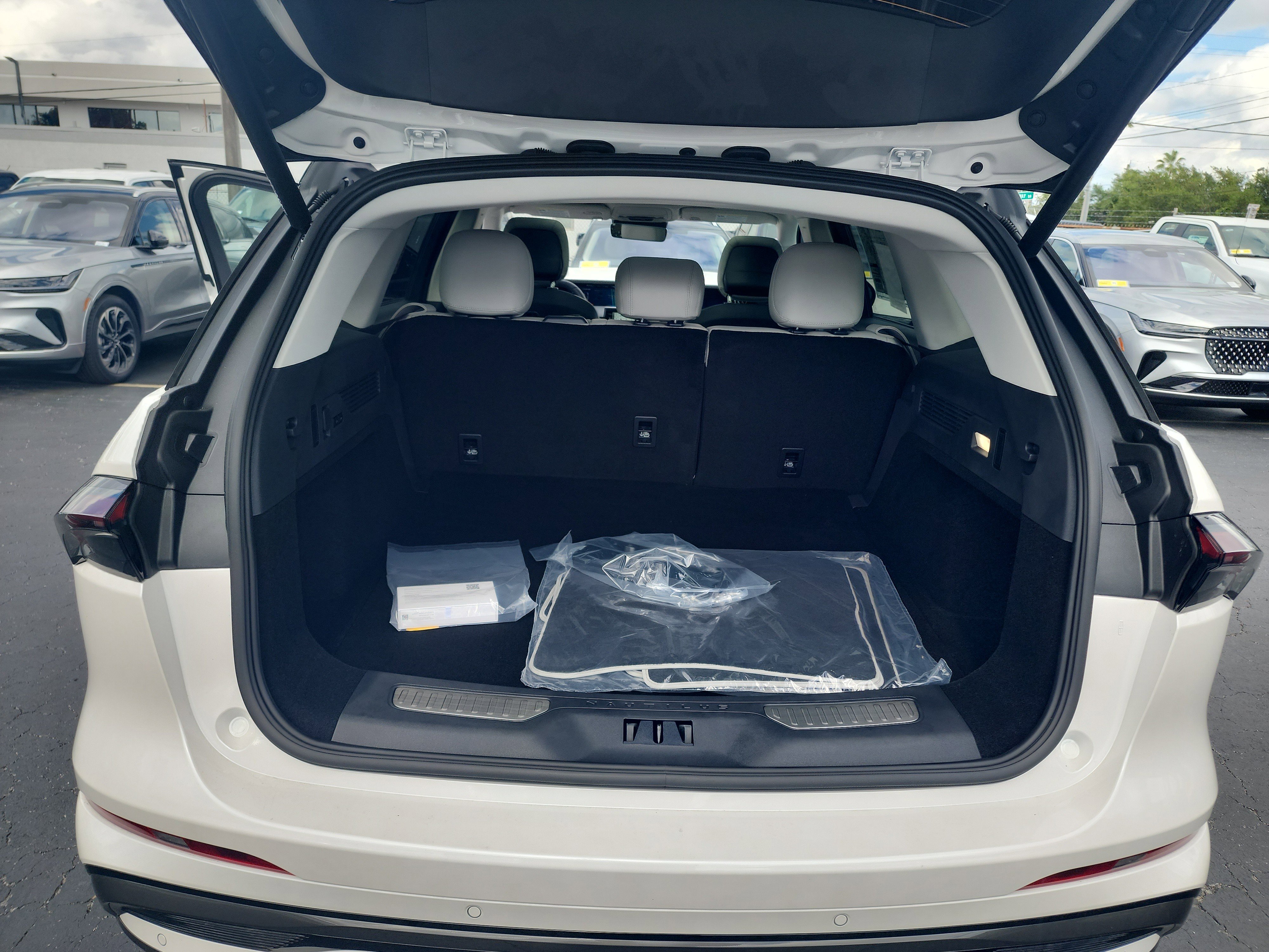 New 2026 Lincoln Nautilus Reserve w/ Jet Appearance Package image 19
