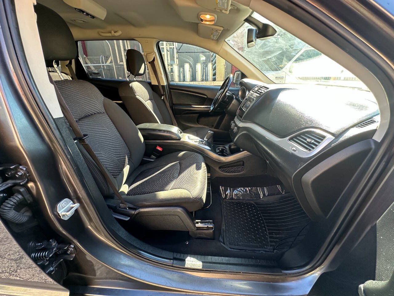 Used 2020 Dodge Journey SE w/ SE Popular Equipment Group FWD image 28