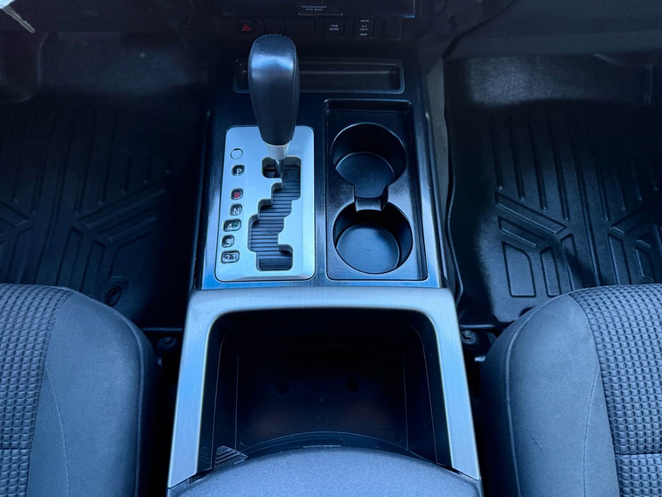 Used 2015 Nissan Titan SV w/ SV Value Truck Package image 18