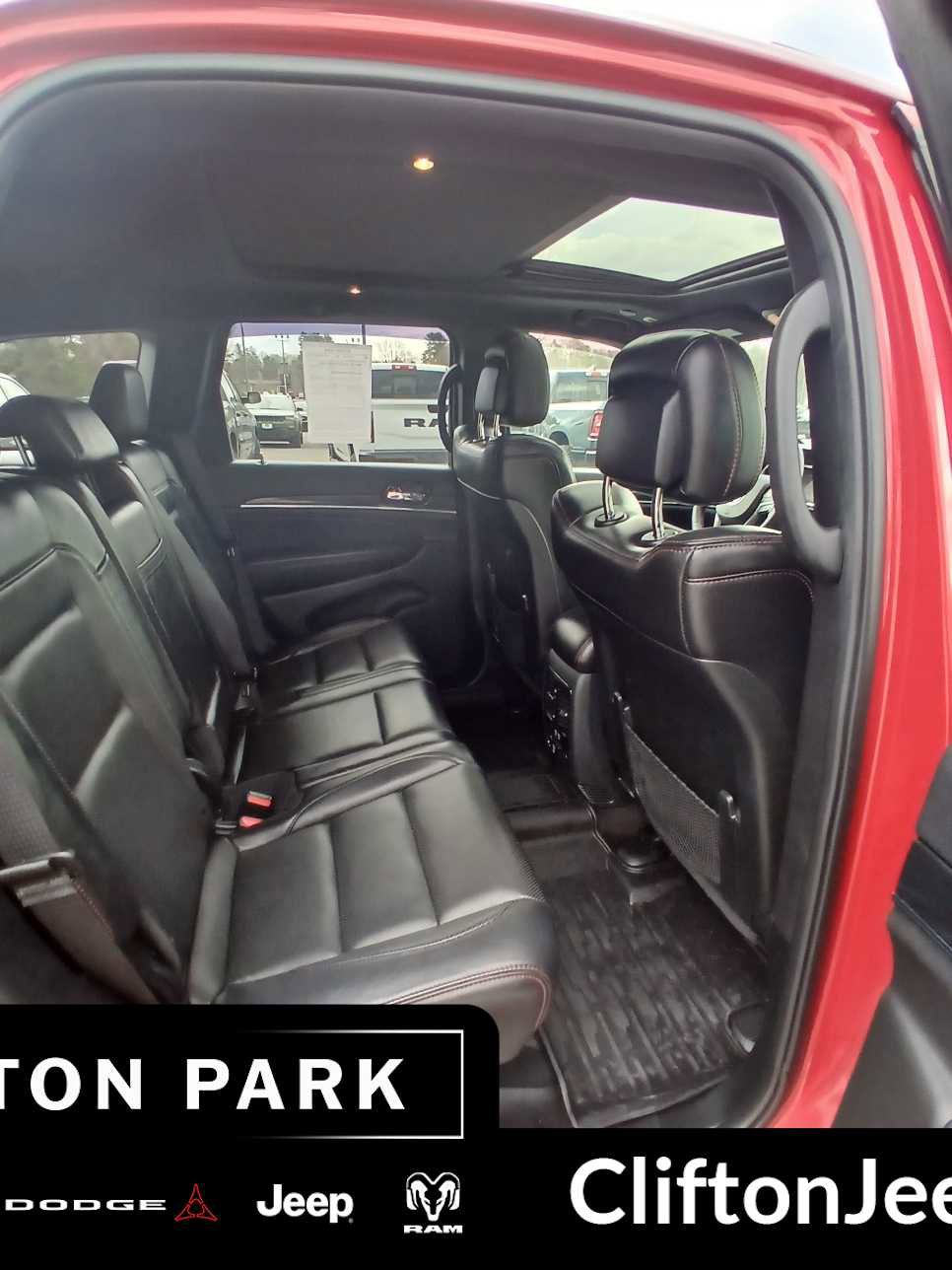 Used 2019 Jeep Grand Cherokee Trailhawk w/ Trailhawk Luxury Group AWD/4WD image 14