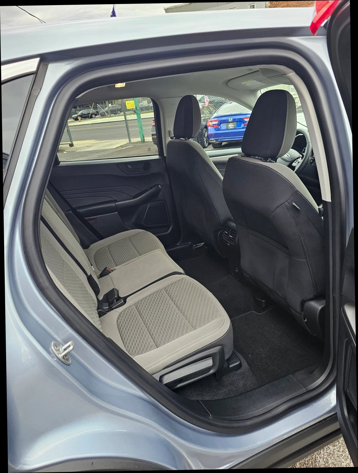 Used 2022 Ford Escape SE w/ Cold Weather Package image 9