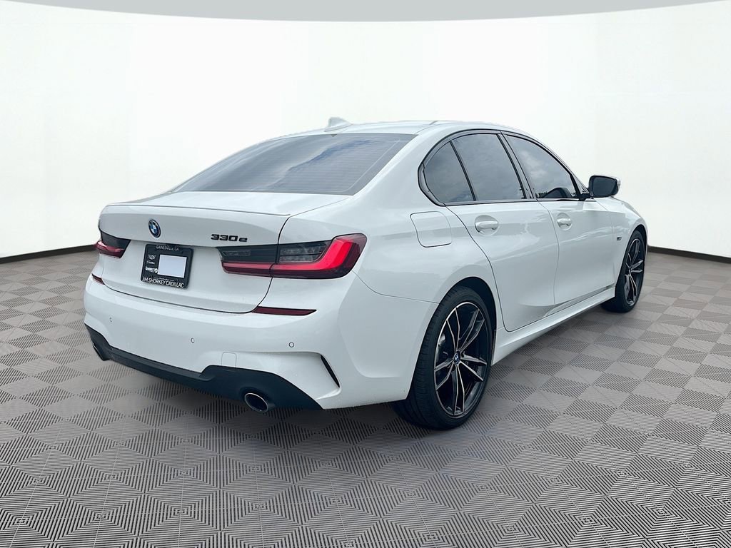 Used 2022 BMW 330e w/ M Sport Package RWD image 6