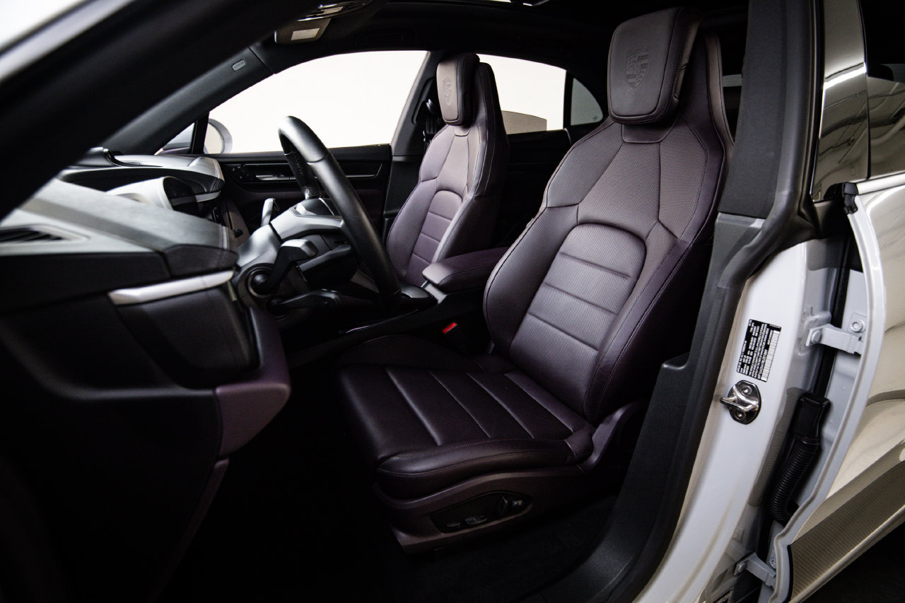 Used 2024 Porsche Macan 4 Electric AWD/4WD image 5