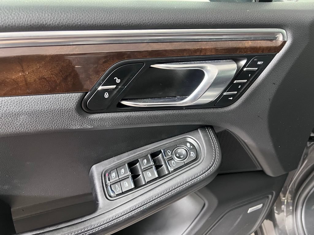 Certified 2018 Porsche Macan Turbo AWD/4WD image 31