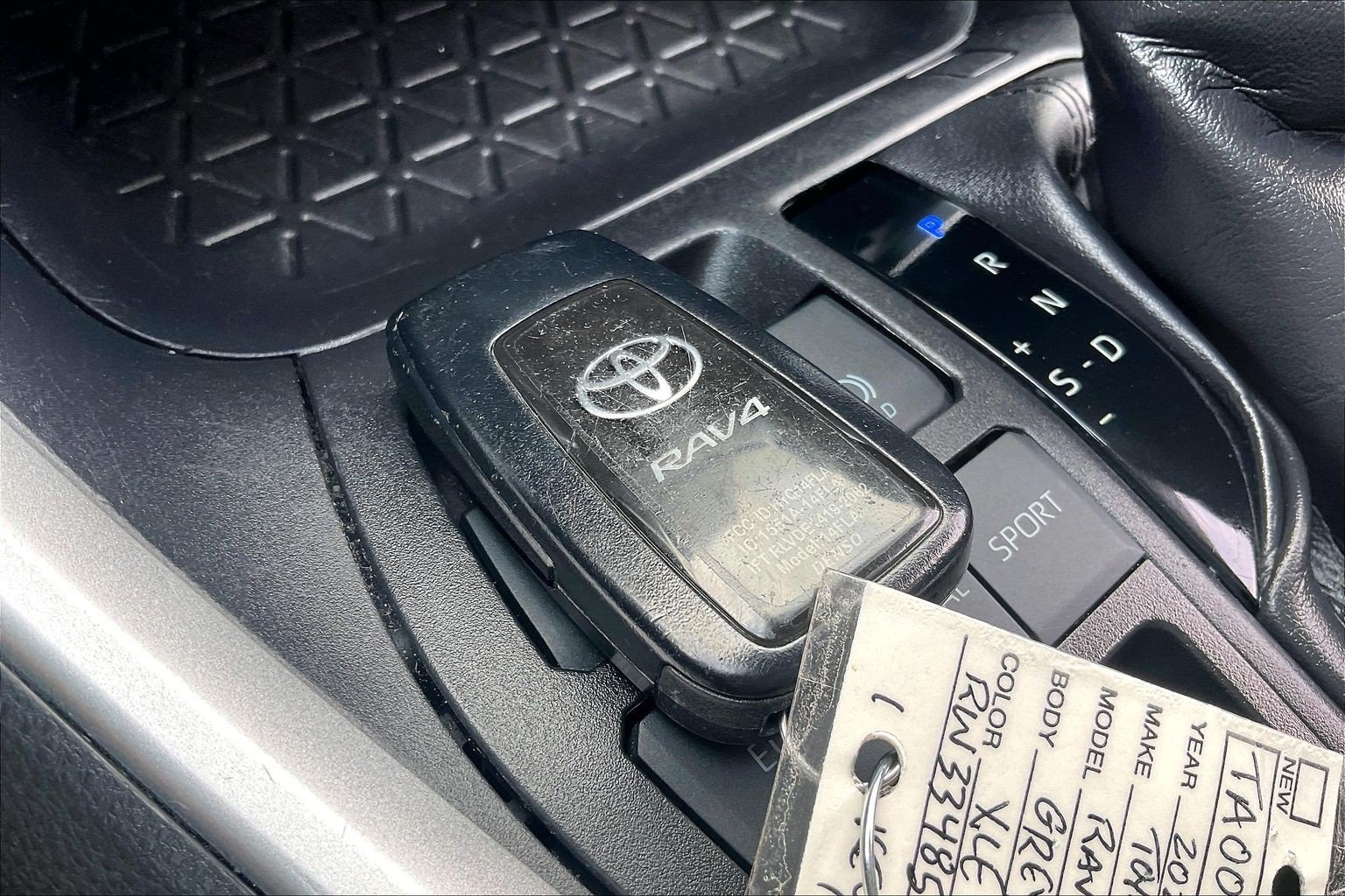 Used 2024 Toyota RAV4 XLE FWD image 14