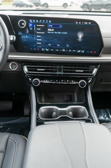 Used 2025 Chevrolet Traverse High Country image 18