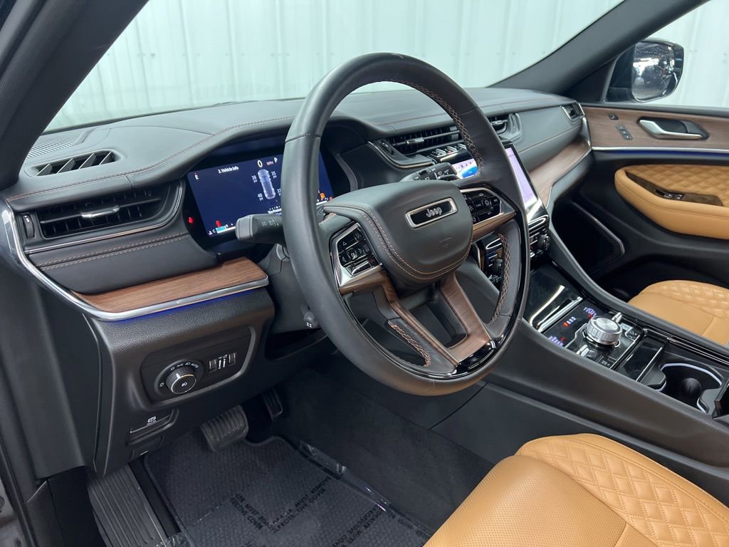 Used 2024 Jeep Grand Cherokee Summit AWD/4WD image 16