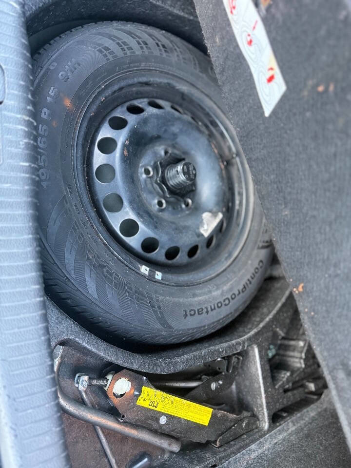 Used 2012 Volkswagen Golf 2-Door image 10