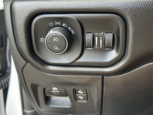 Used 2025 RAM 1500 Laramie image 17