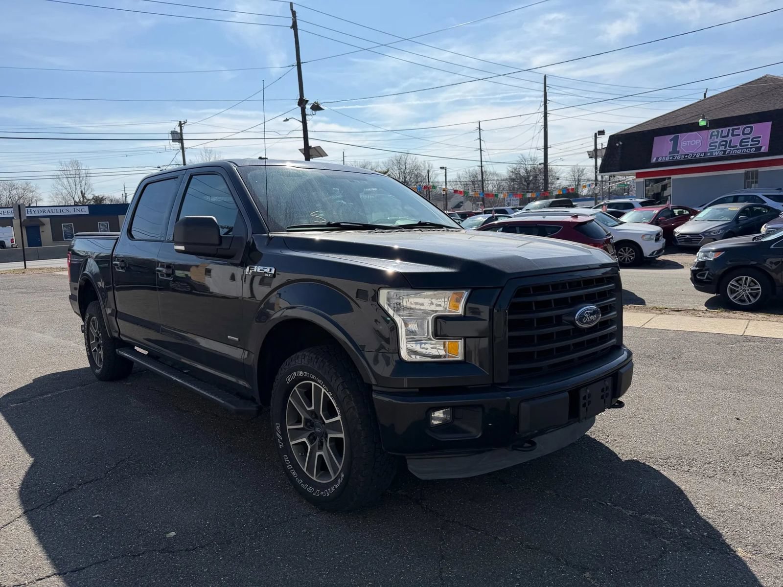 Used 2015 Ford F150 XLT w/ Equipment Group 302A Luxury AWD/4WD image 4