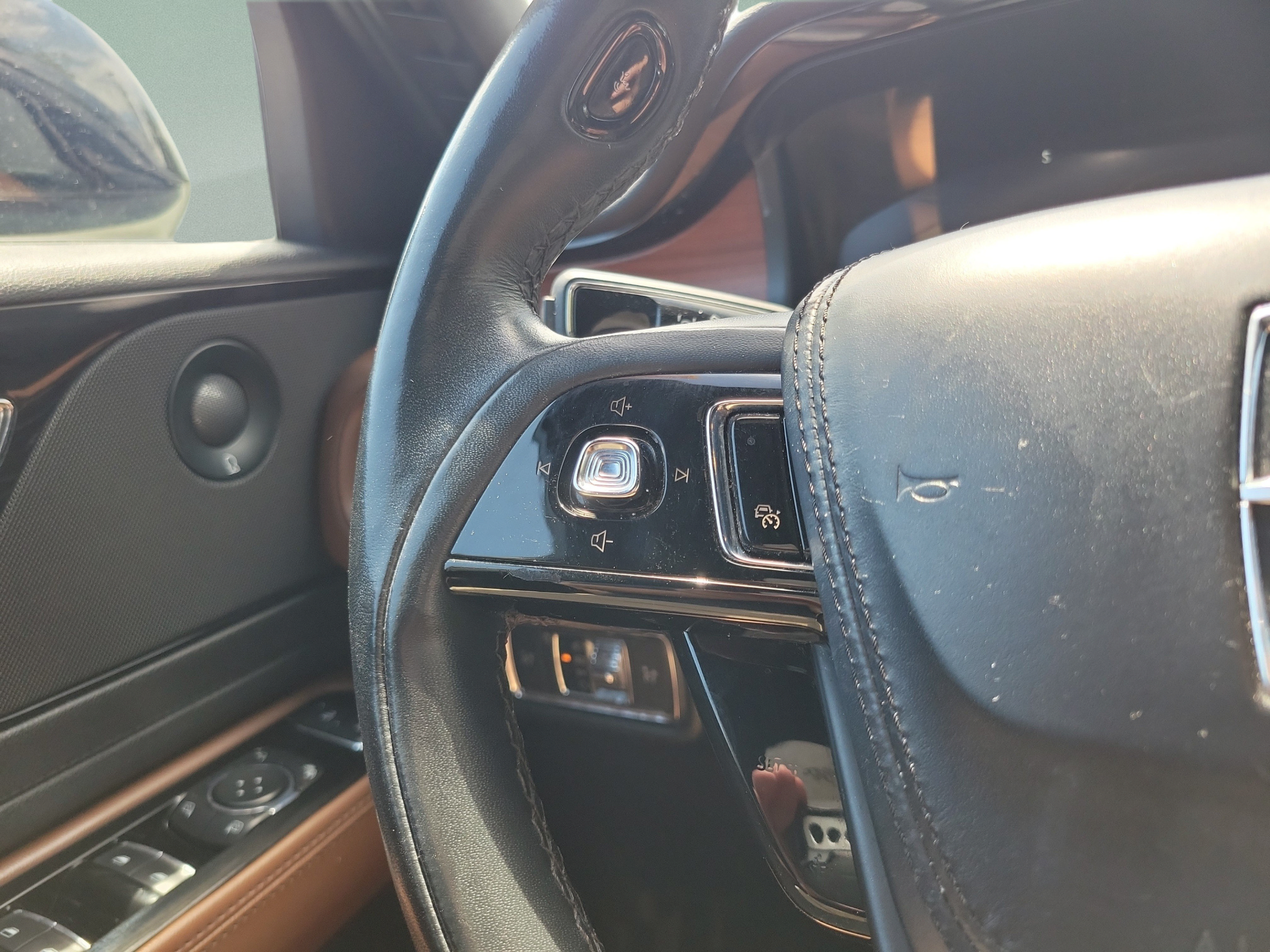 Used 2023 Lincoln Aviator Reserve w/ Equipment Group 201A RWD image 20