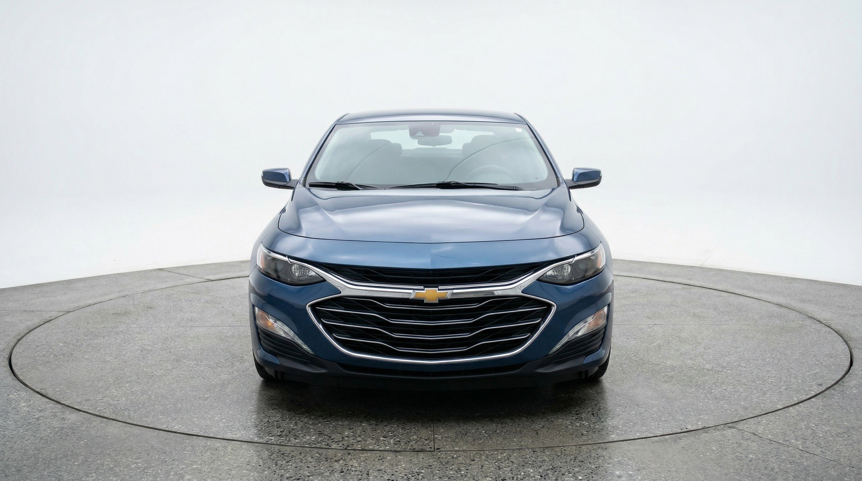 Used 2024 Chevrolet Malibu LT image 2