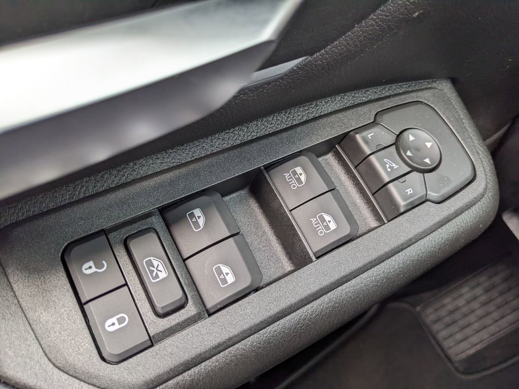 Used 2026 RAM 1500 4x4 Crew Cab image 19