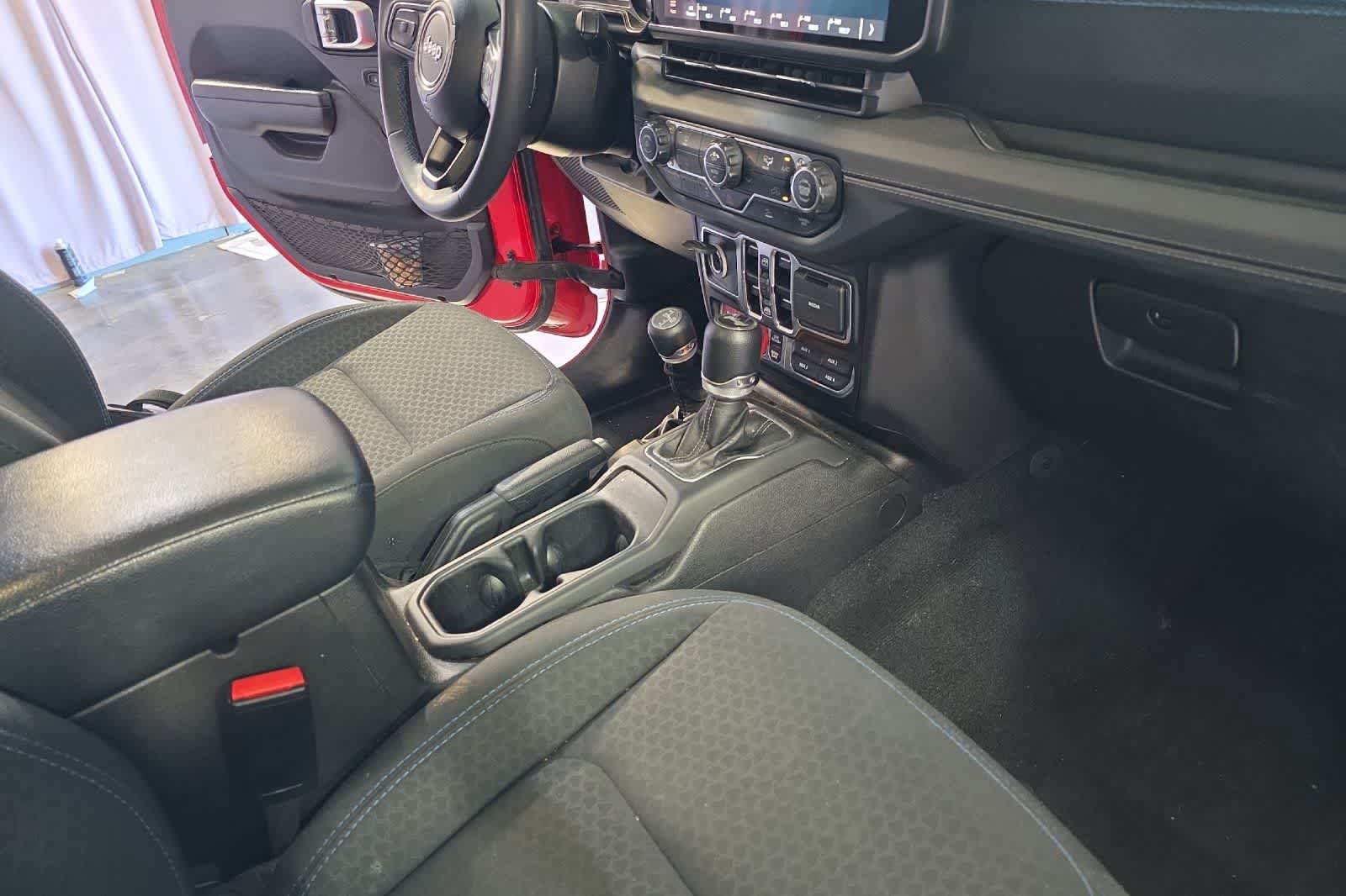 Used 2024 Jeep Wrangler Unlimited Rubicon 4xe AWD/4WD image 18