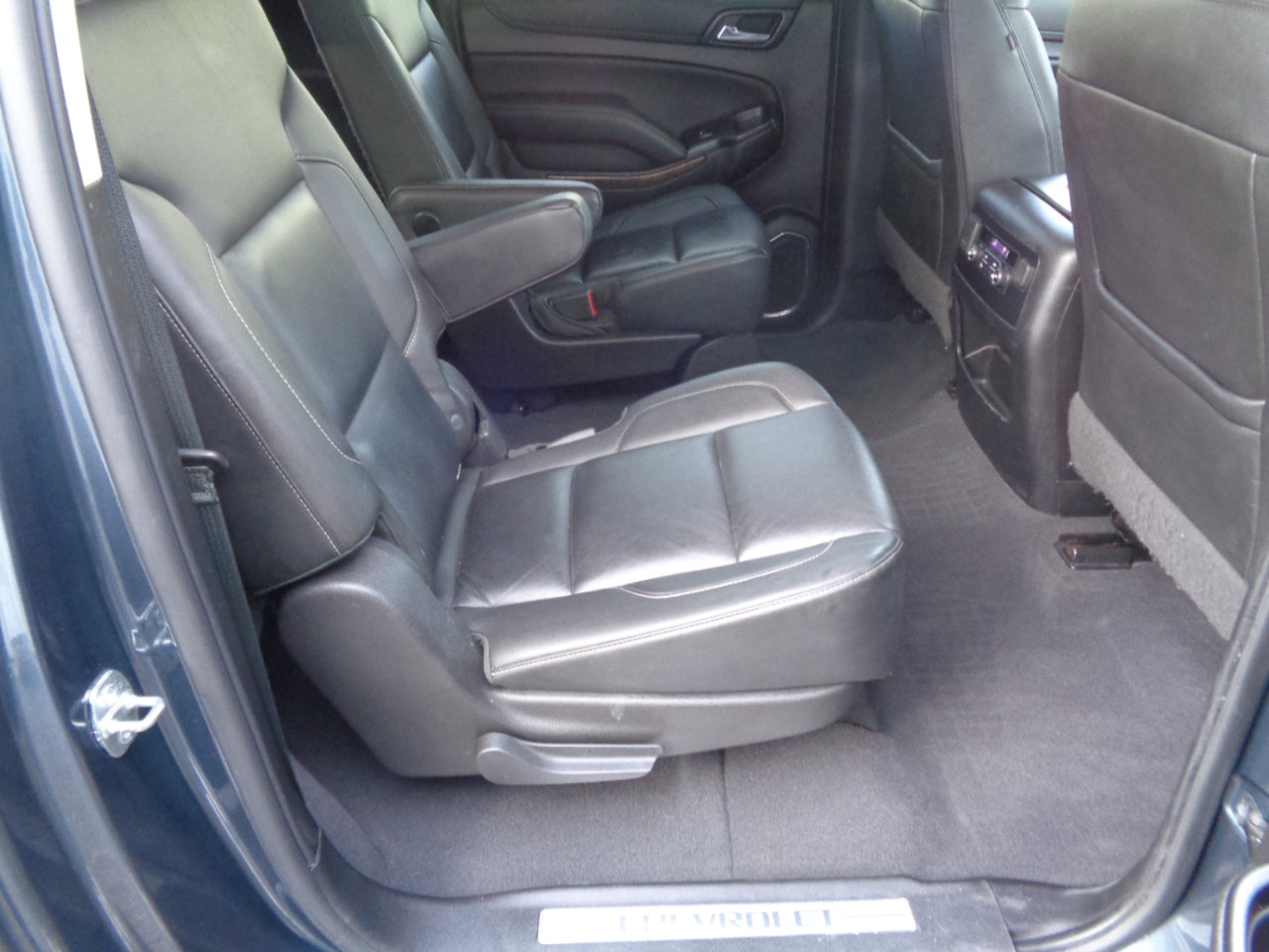 Used 2019 Chevrolet Suburban LT w/ Luxury Package image 26