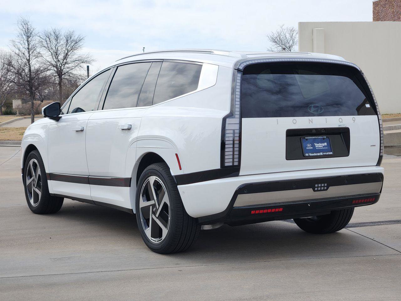 New 2026 Hyundai Ioniq 9 Calligraphy image 3