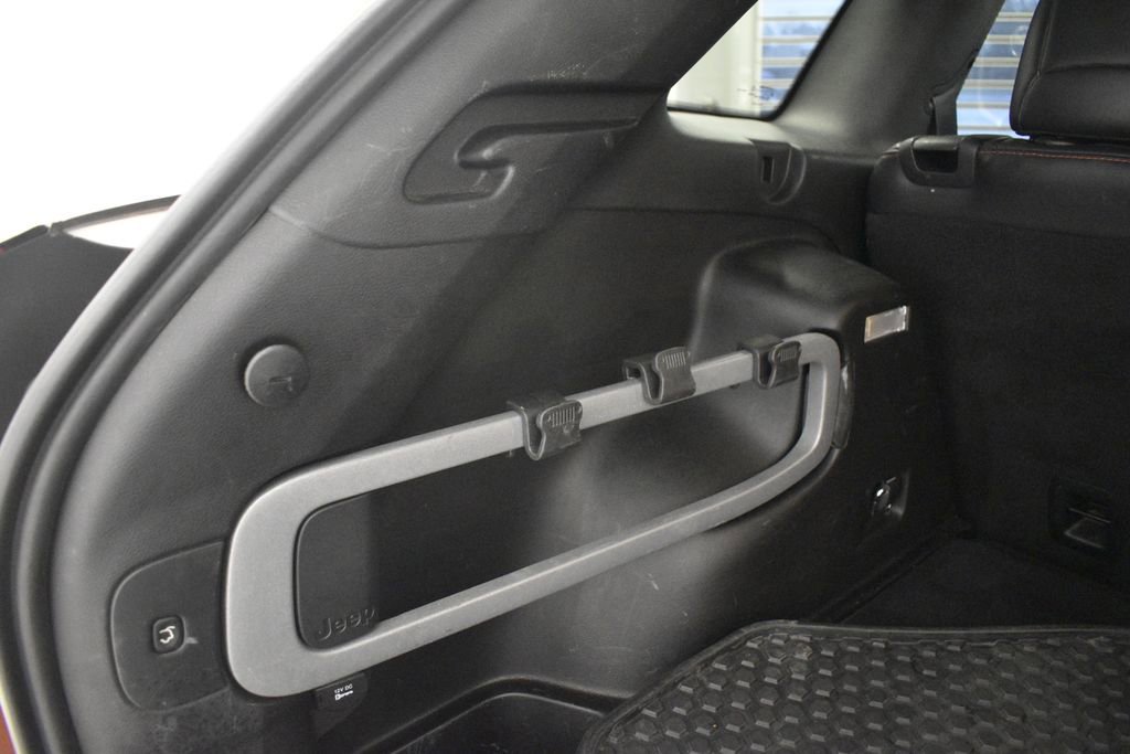 Certified 2016 Jeep Cherokee Trailhawk w/ Comfort/Convenience Group image 27