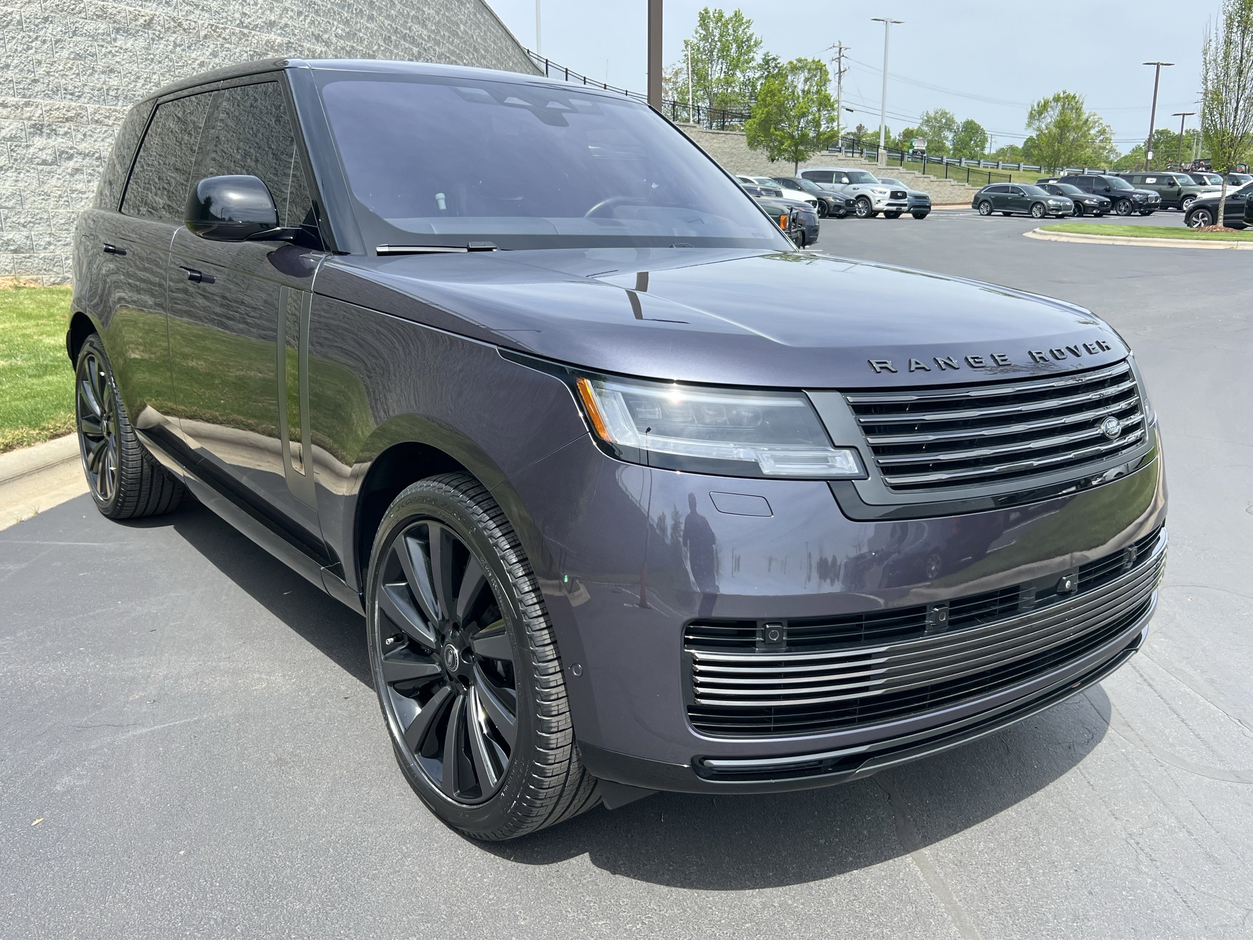Certified 2023 Land Rover Range Rover SV image 9