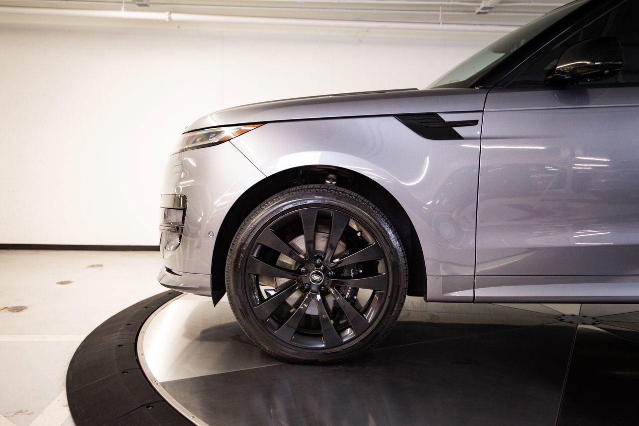 Used 2025 Land Rover Range Rover Sport Dynamic SE AWD/4WD image 11
